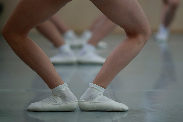 ballet jumps, demi plié